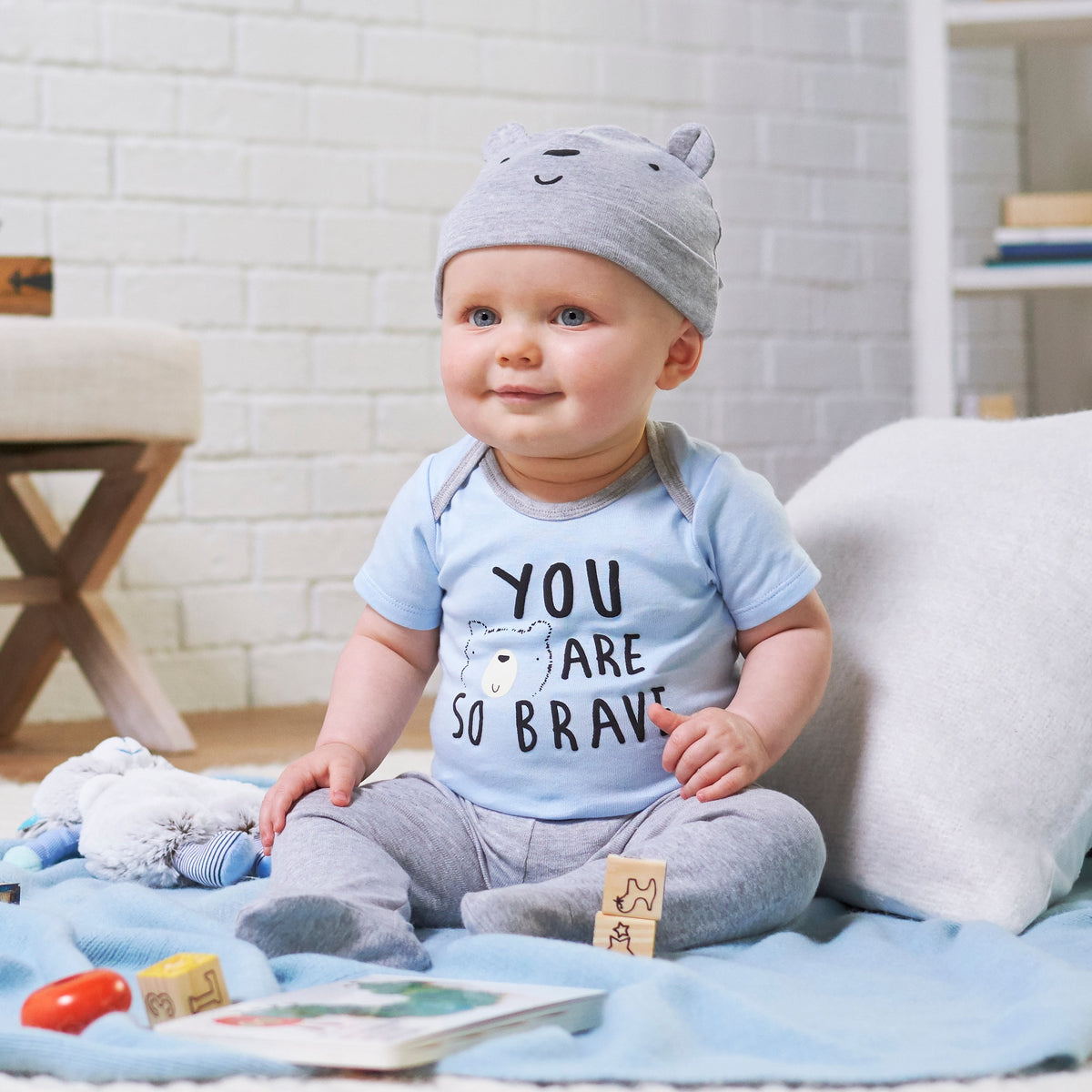 4-Piece Boys Bear Take-Me-Home Set, lifestyle photo 1