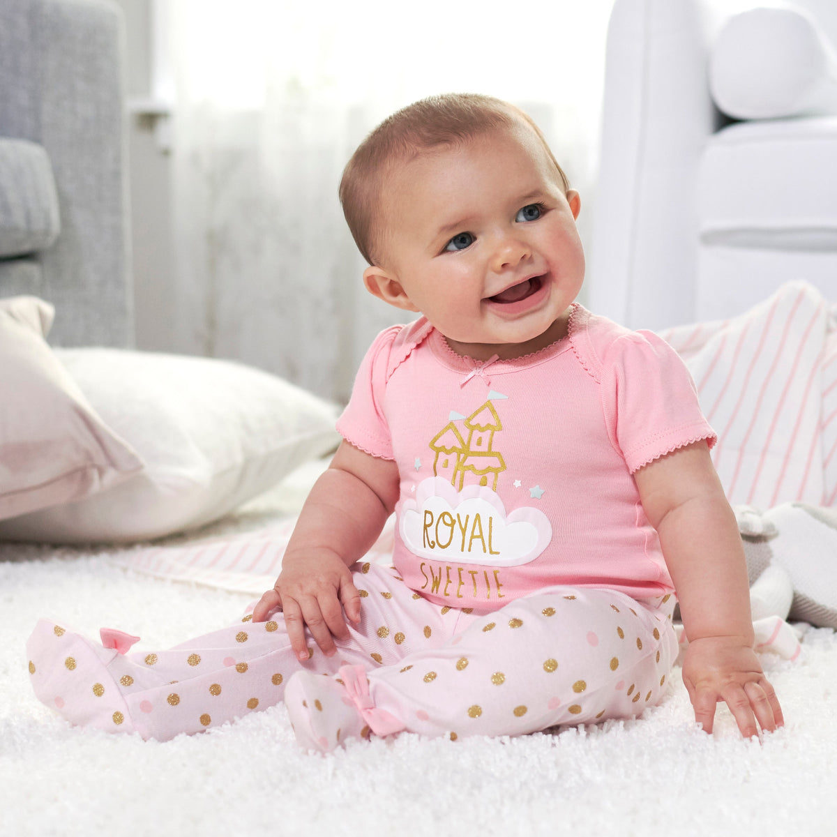 4-Piece Girls Princess Castle Take-Me-Home Set, lifestyle photo 1