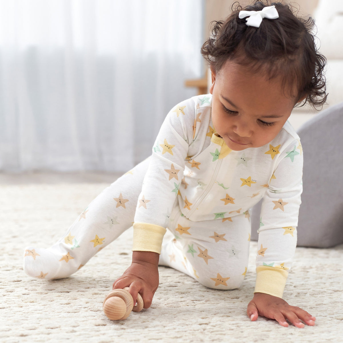 Baby Neutral Starry Smiles Sleep 'N Play, lifestyle photo 3