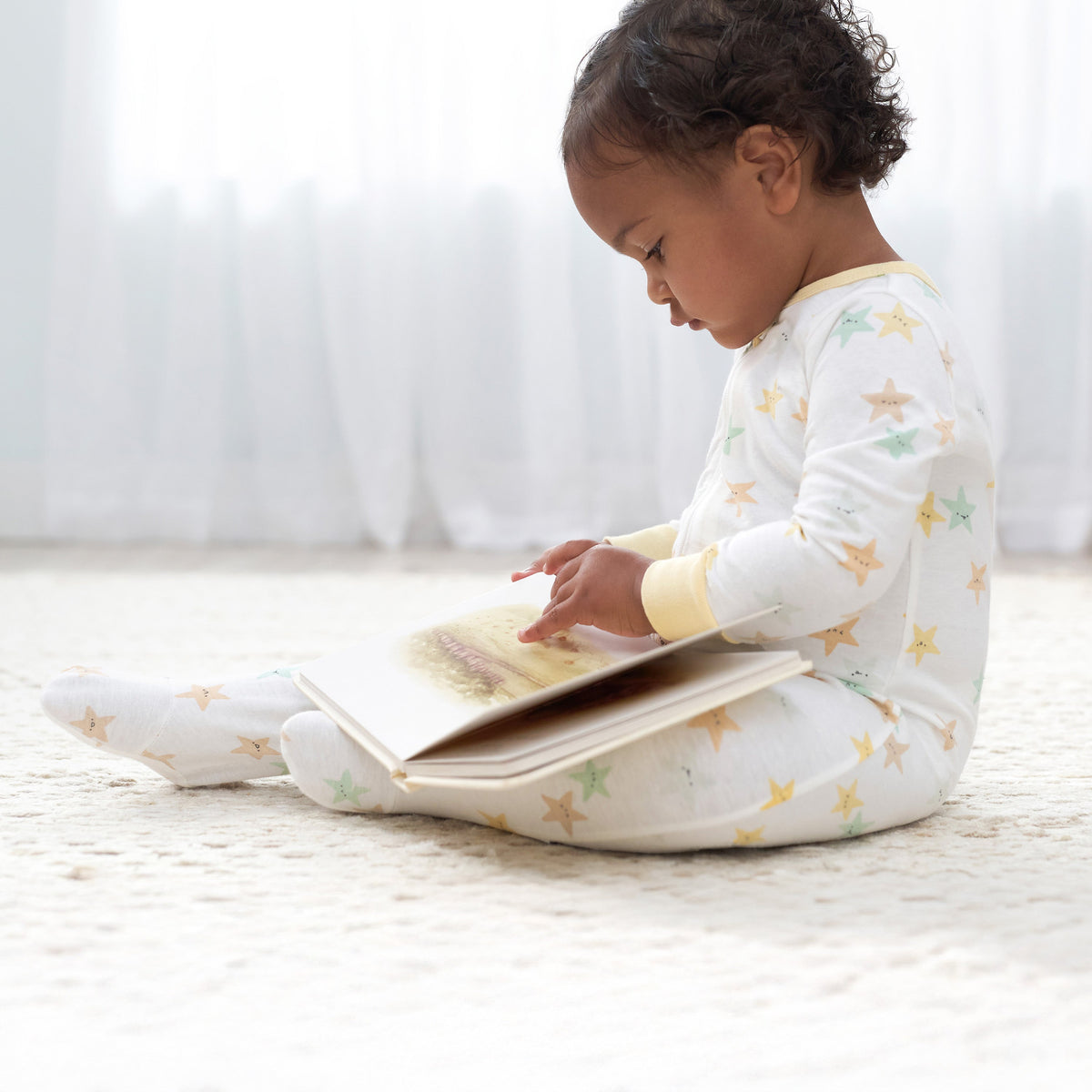 Baby Neutral Starry Smiles Sleep 'N Play, lifestyle photo 4