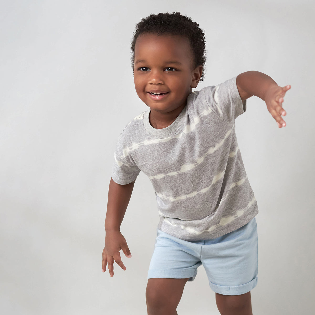 Modern Moments by Gerber 3-Pack Infant & Toddler Boys Tie Dye & Blue Shorts, view 4