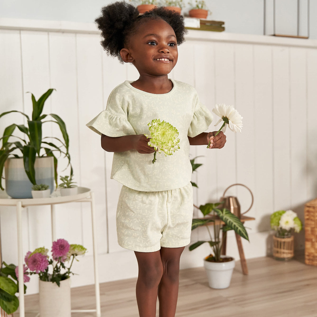 2-Piece Infant & Toddler Girls Green Leaves Shirt and Shorts Set, view 4