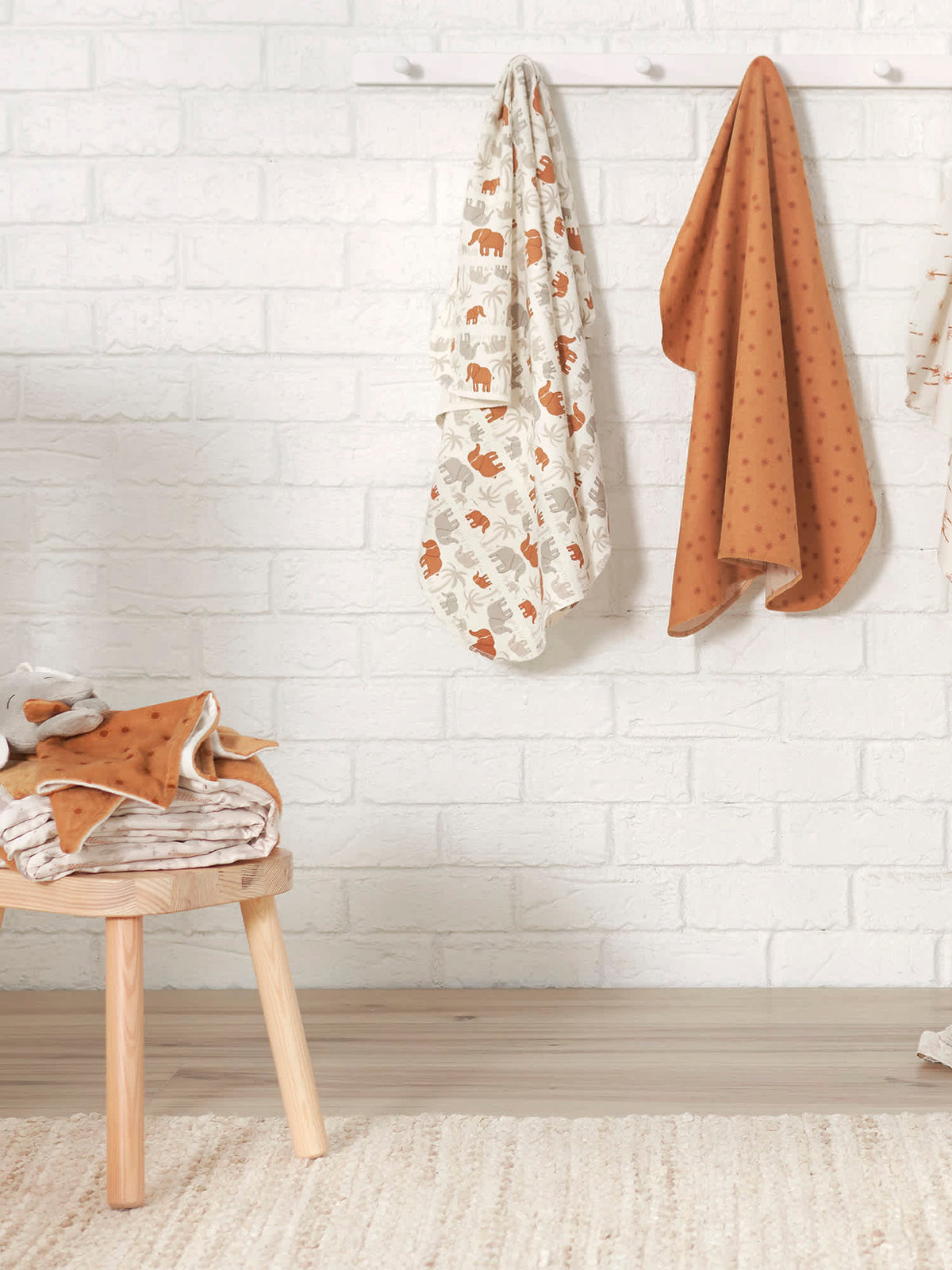 Modern Moments by Gerber Modern Moments by Gerber 5-Pack Baby Neutral Orange Flannel Blankets, view 7